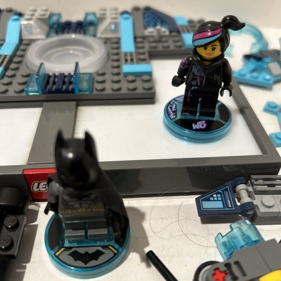 LEGO Dimensions PS3/PS4/WII U Lot of Figures and Pieces (No Game) w/ Extras - Picture 13 of 16